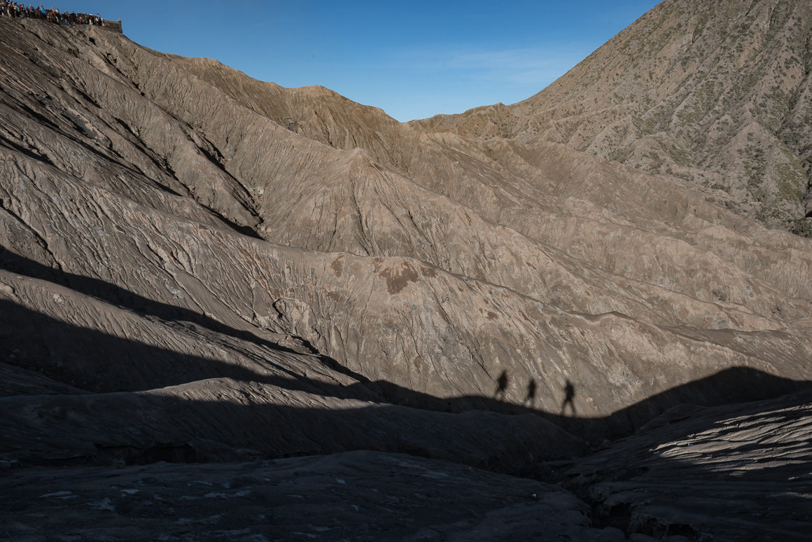 Nasze cienie na krawędzi wulkanu Bromo